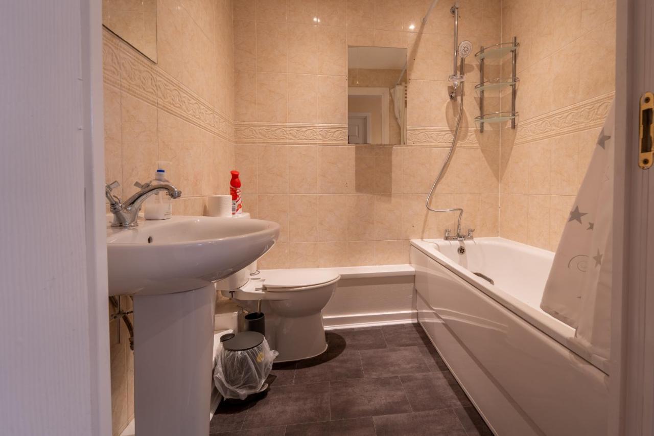 Luxury 2 Bed Apartment - Near Heathrow, Legoland, Windsor Slough Exterior photo