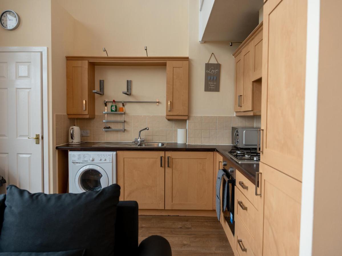 Luxury 2 Bed Apartment - Near Heathrow, Legoland, Windsor Slough Exterior photo
