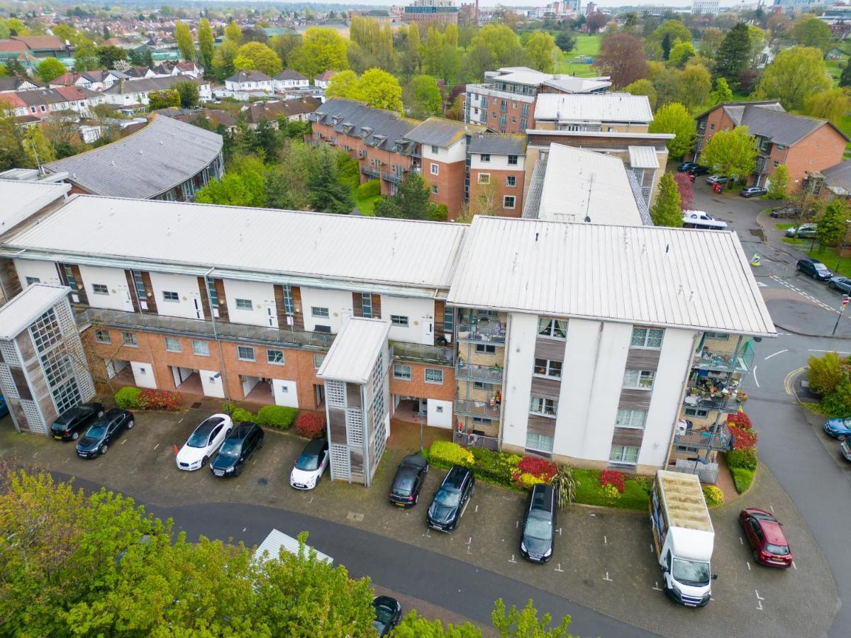 Luxury 2 Bed Apartment - Near Heathrow, Legoland, Windsor Slough Exterior photo