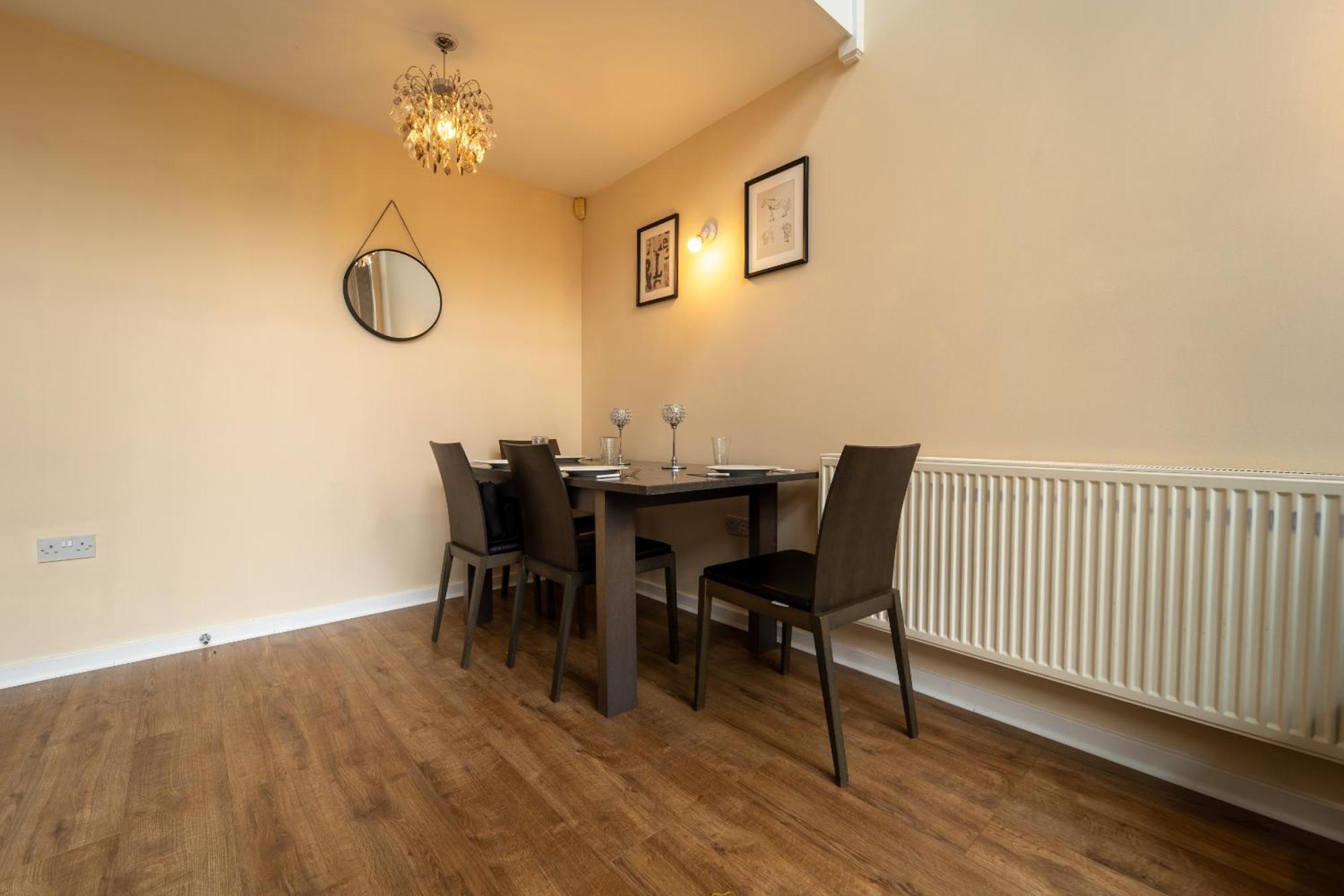 Luxury 2 Bed Apartment - Near Heathrow, Legoland, Windsor Slough Exterior photo